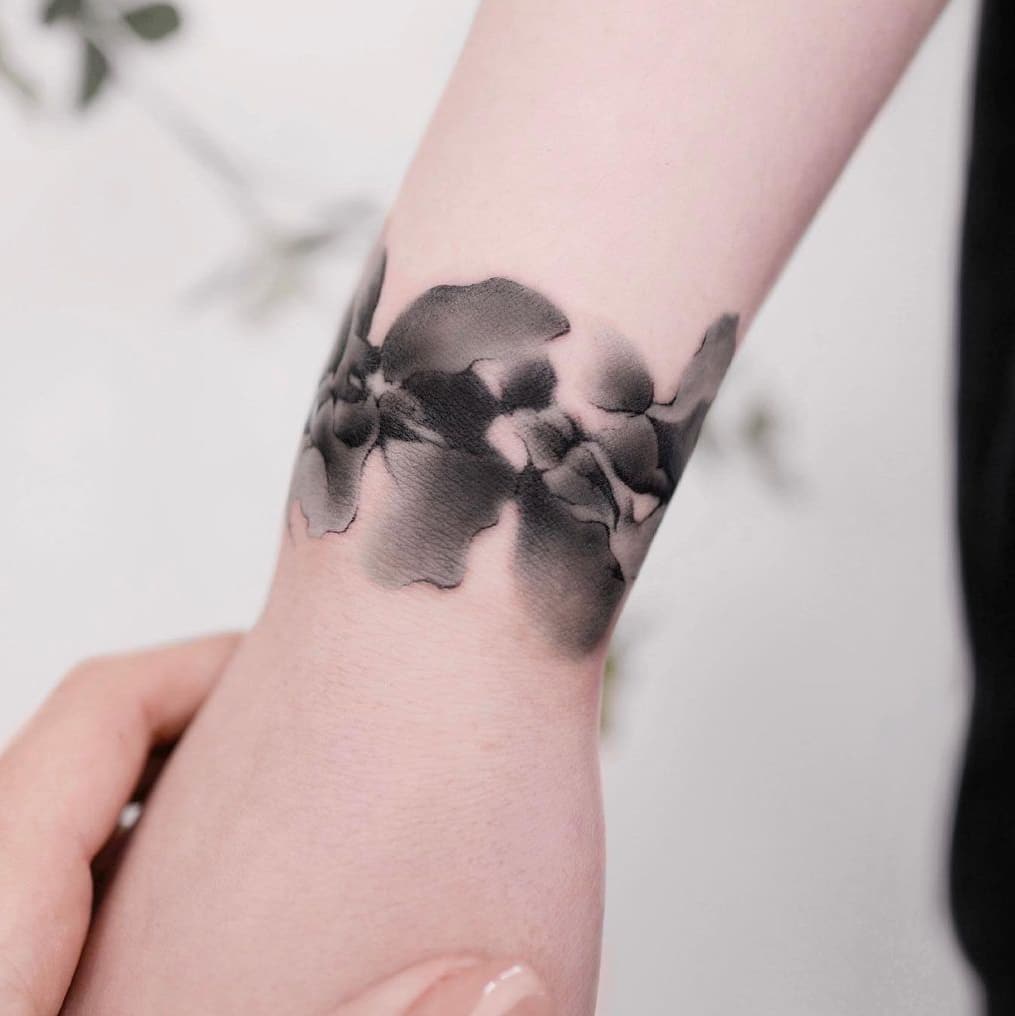 Ink style armband tattoo