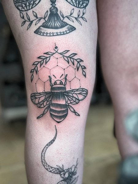 Bee Knee Tattoo