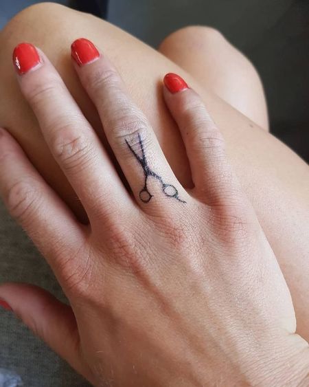 Scissors Finger Tattoos