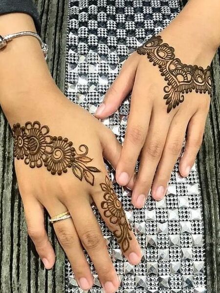 Henna Finger Tattoo 1